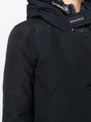 Cuello alto de parka arctic de lana con gorra doble negra