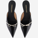 Salvatore Ferragamo en cuir mules à l'arc