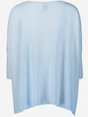 Gegen den Kaschmirpullover anspielend