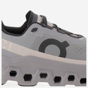 In esecuzione di scarpe da ginnastica CloudMonster