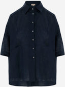 La sua camicia a maniche corta