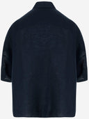 La sua camicia a maniche corta