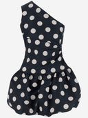 Vestido de un hombro de lunares de patou