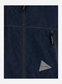 وتجول سترة الشتاء مع شعار