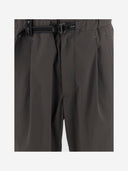 E vagare i pantaloni con la cintura