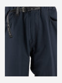 En wandel broek met riem