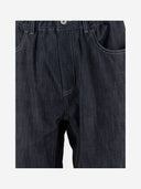 E vagare i pantaloni di jeans