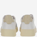 Sneaker in pelle medaglia a bassa medaglia Autry