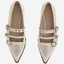 Zapato de punta puntiaguda con hebillas de cuero