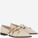 Zapato de punta puntiaguda con hebillas de cuero
