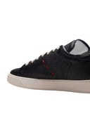 Sneakers Kiton in pelle con dettaglio punto croce.