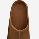 Ugg Otzo صندل من جلد الغزال مع الشعار