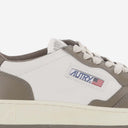 Sneaker Autry a blocchi di colore bassi con medaglia