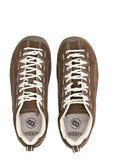 Scarpe da ginnastica appassionate