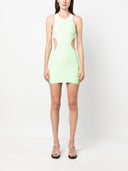 레이나 올가 (Reina Olga)는 세부적인 짧은 드레스를 잘라냅니다