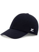 Courreges antes del logotipo de la gorra de béisbol