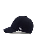Courreges antes del logotipo de la gorra de béisbol