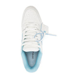 Fuera blanca fuera de las zapatillas de cuero de la oficina