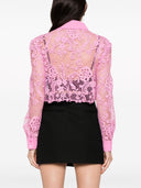 Zelfportret roze kant bijgesneden shirt