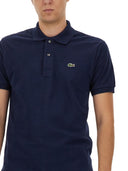 Lacoste الكلاسيكية بولو.