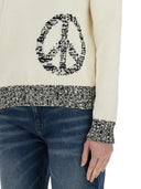 Moschino 청바지는 인레이 패턴과 맞물립니다