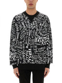 versace牛仔裤时装运动衫，带logomania印刷品
