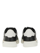 보스 가죽 스니커즈