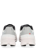 على حذاء رياضة "CloudMonster"