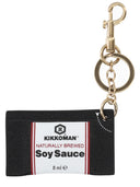 Anya Hindmarch Llavero "Salsa de Soja Kikkoman"