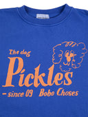 Bobo wählt das „Pickles The Dog“-Sweatshirt