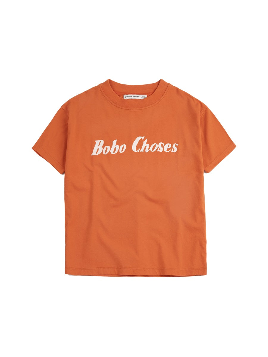 Bobo选择了带Logo的T恤