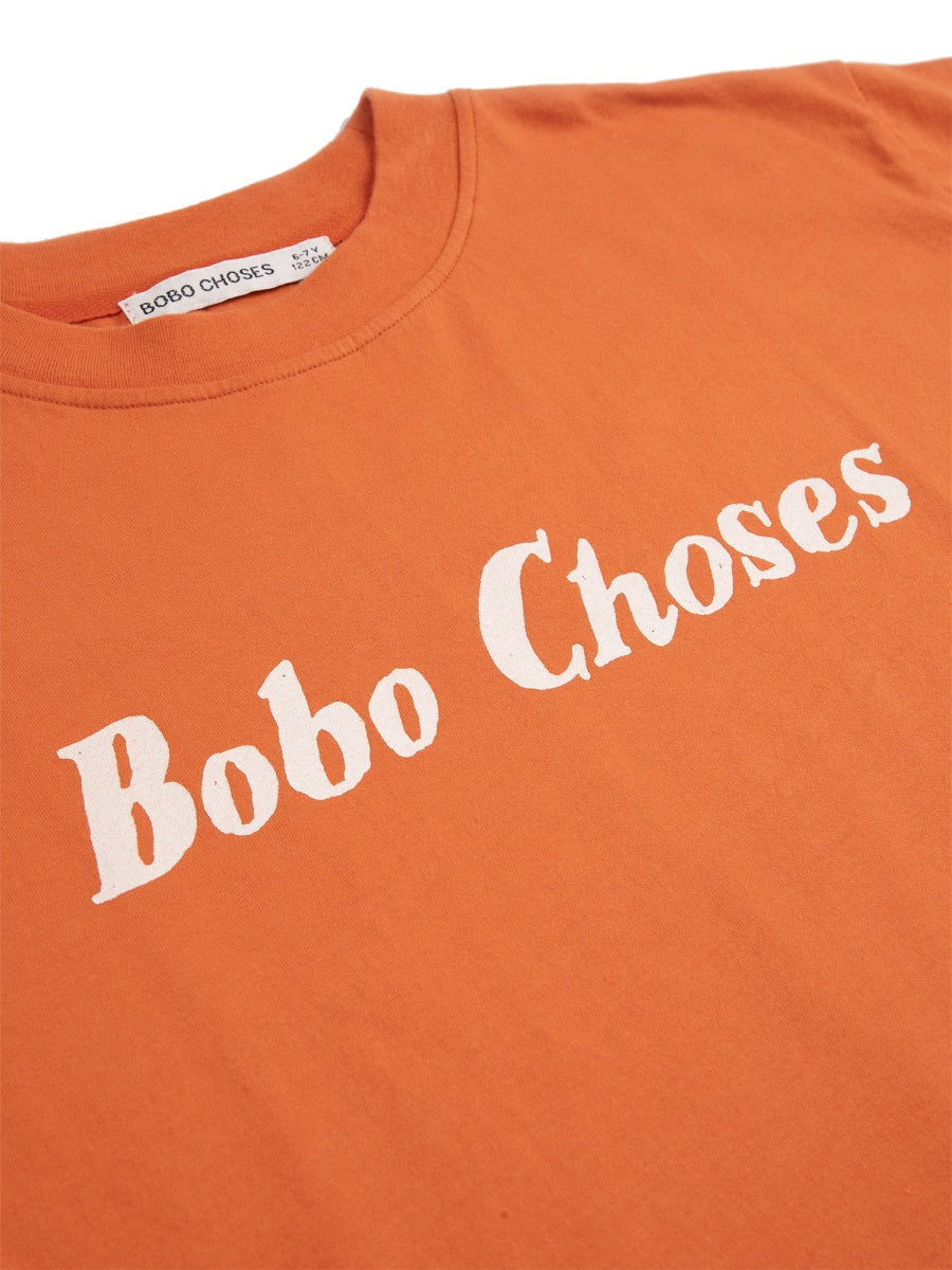 Bobo选择了带Logo的T恤