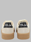 Veja Sneaker "V82"