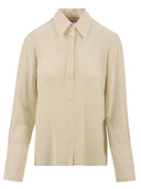 Crema di camicie di soffitta e fienile