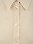 Crema di camicie di soffitta e fienile