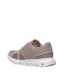 På sneakers