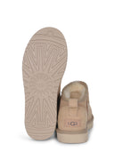 STIVALI UGG "Classic Ultra Mini" realizzato in pelle scamosciata