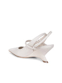 Vic Matiè sandalias hechas de cuero.