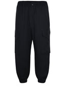 Y 3 byxor gjorda av polyester.