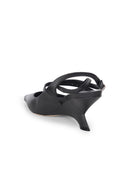 Vic Matiè sandalias hechas de cuero.