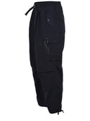 Y pantalones de Wander hechos de mezcla de nylon.
