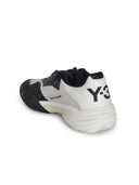 Y 3 sneakers gemaakt van stof.