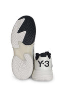 Y 3 sneakers gemaakt van stof.