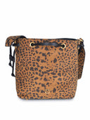 Bolsa de "mini cubo" de Pinko hecha de gamuza.