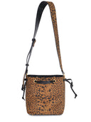 Bolsa de "mini cubo" de Pinko hecha de gamuza.