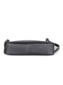 Bolso Pinko 'Mini Half Moon' hecho de cuero.