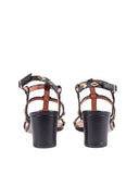 عبر روما 15 سانداليتو كون في بيكولا إي رومبي