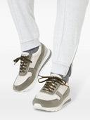 Sneaker in pelle scamosciata di Brunello Cucinelli e pelli