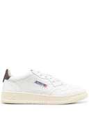 Sneaker in pelle bassa medaglia di autry