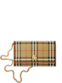 Burberry prüft Brieftasche auf der Kette